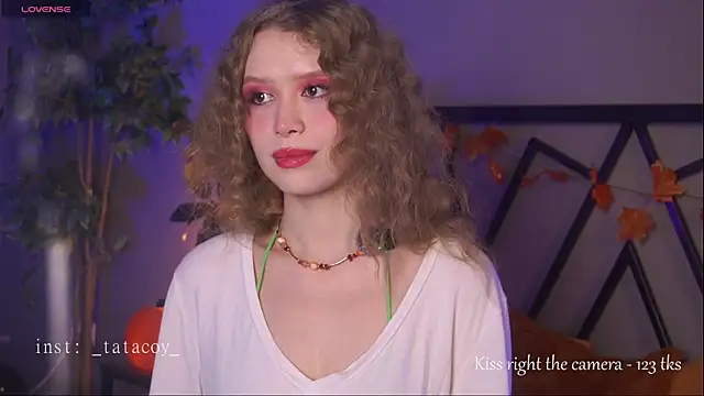 Snapshot of TataCoy chatting on 11/18/25, 12:42 TataCoy online show from 11/18/25, 12:42