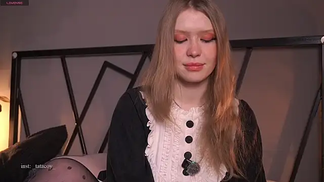 Snapshot of TataCoy chatting on 01/18/26, 04:00 TataCoy online show from 01/18/26, 04:00