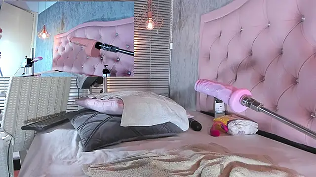 naomidibello online show from 02/12/25, 10:37