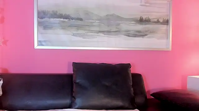 Tiffanysurez  online show from 11/19/25, 08:20