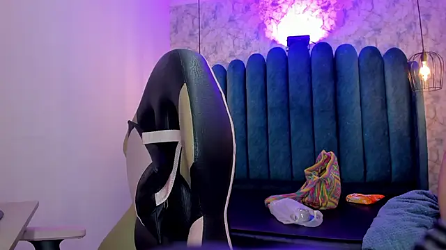 nalalye cruzz  online show from 10/23/25, 03:06