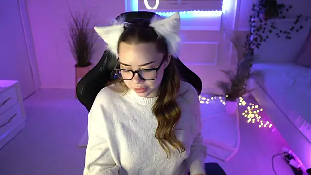 Snapshot of VixenMia chatting on 01/19/25, 06:20 VixenMia online show from 01/19/25, 06:20