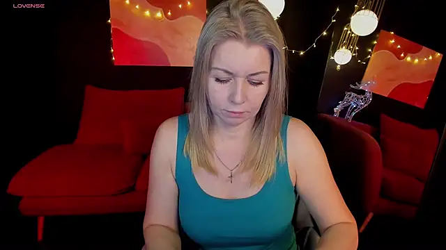 Snapshot of Annie_Light chatting on 12/28/24, 05:44 Annie Light online show from 12/28/24, 05:44