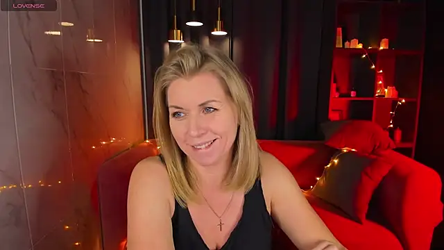 Snapshot of Annie_Light chatting on 01/14/25, 08:41 Annie Light online show from 01/14/25, 08:41