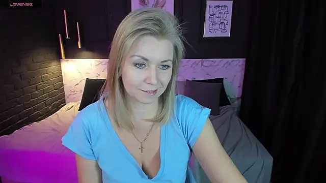 Snapshot of Annie_Light chatting on 01/24/25, 09:06 Annie Light online show from 01/24/25, 09:06