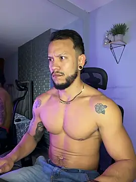 ARON TAYLER01 online show from 12/04/25, 10:24