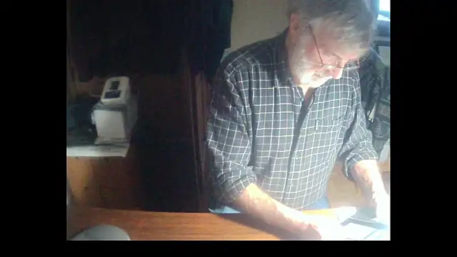 Snapshot of terrybare chatting on 12/20/25, 02:57 terrybare online show from 12/20/25, 02:57