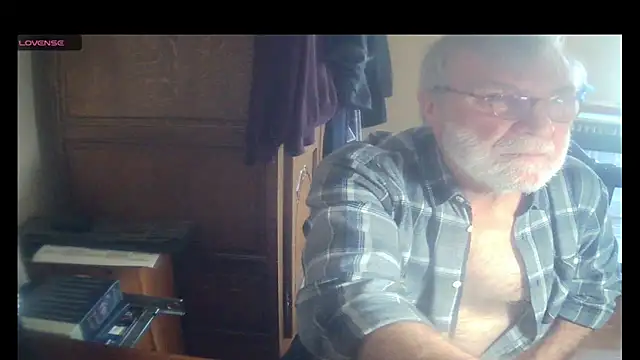 Snapshot of terrybare chatting on 02/05/26, 10:20 terrybare online show from 02/05/26, 10:20