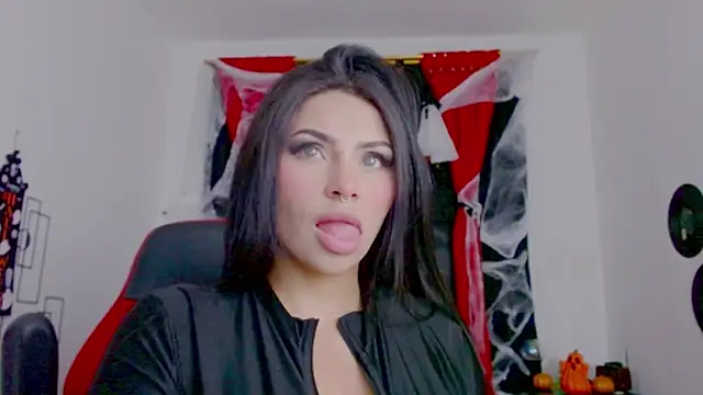 misslombana online show from 10/29/25, 06:04