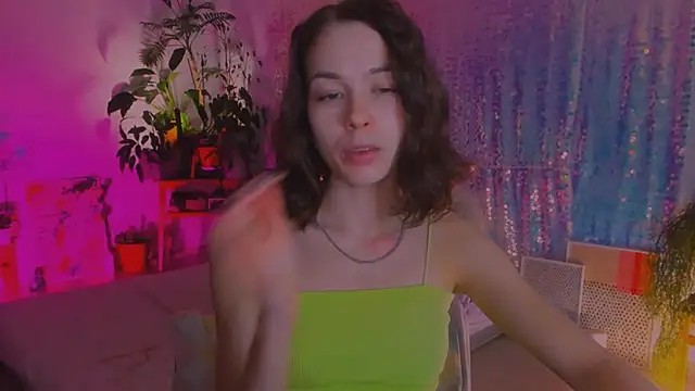 Snapshot of poli__ chatting on 12/31/24, 12:21 poli   online show from 12/31/24, 12:21
