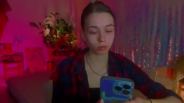 Snapshot of poli__ chatting on 02/14/25, 05:25 poli   online show from 02/14/25, 05:25