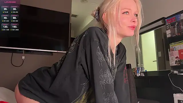 Snapshot of neon_demon chatting on 12/31/24, 01:36 neon demon online show from 12/31/24, 01:36