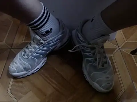 Snapshot of alphaswitchard chatting on 01/13/26, 11:21 alphaswitchard online show from 01/13/26, 11:21