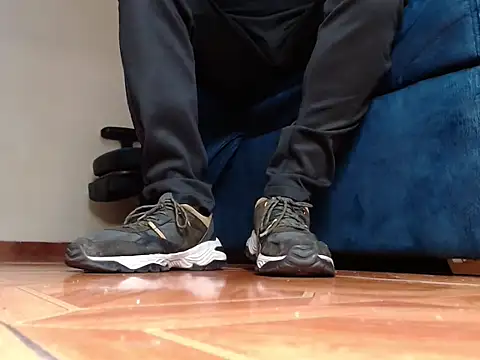 Snapshot of alphaswitchard chatting on 02/15/26, 11:12 alphaswitchard online show from 02/15/26, 11:12