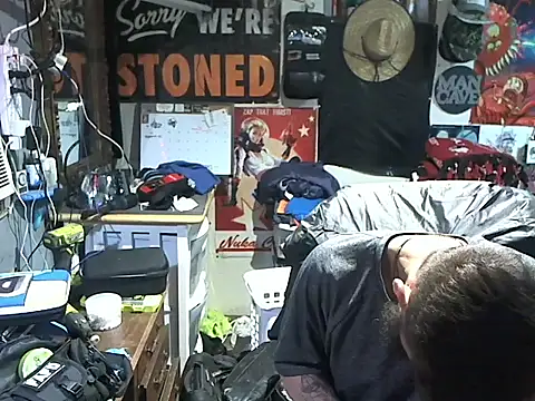 Snapshot of CloudDadddyyy420 chatting on 12/24/24, 07:00 CloudDadddyyy420 online show from 12/24/24, 07:00