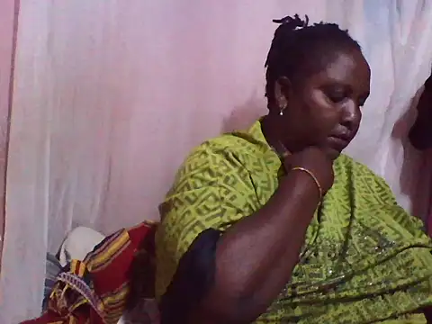 Snapshot of big_clits chatting on 10/06/25, 04:04 big clits online show from 10/06/25, 04:04