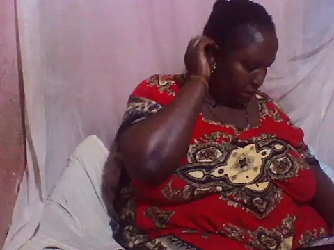 Snapshot of big_clits chatting on 10/14/25, 04:08 big clits online show from 10/14/25, 04:08