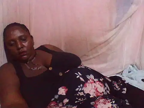 Snapshot of big_clits chatting on 10/27/25, 08:07 big clits online show from 10/27/25, 08:07