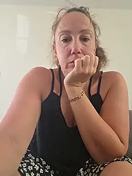 Wisie Cutie online show from 06/15/26, 09:00