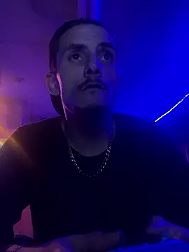 Snapshot of bugboy chatting on 01/11/26, 02:27 bugboy online show from 01/11/26, 02:27