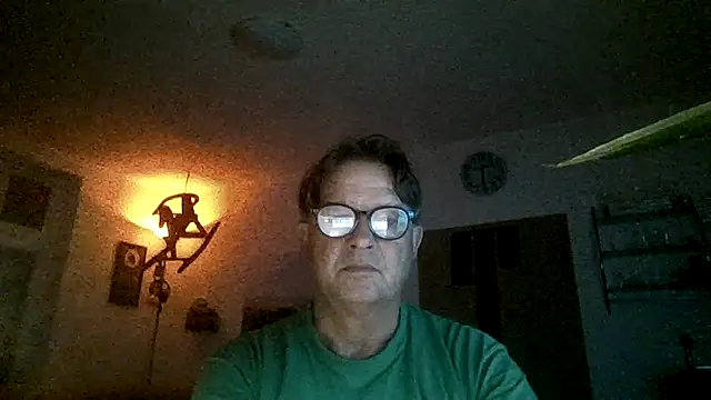 Snapshot of Seltsamoder chatting on 10/25/25, 04:31 Seltsamoder online show from 10/25/25, 04:31