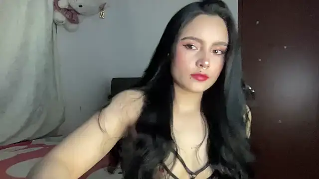Snapshot of salome_polaniiee chatting on 05/05/26, 06:43 salome polaniiee online show from 05/05/26, 06:43