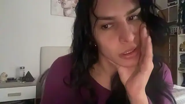 Snapshot of GGmoon81 chatting on 12/15/24, 08:52 GGmoon81 online show from 12/15/24, 08:52