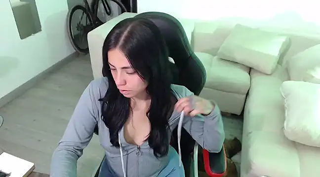 i am nina  online show from 01/06/25, 02:58