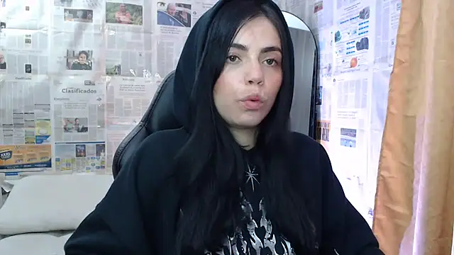 i am nina  online show from 09/28/25, 10:48