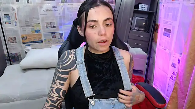 i am nina  online show from 10/13/25, 02:55