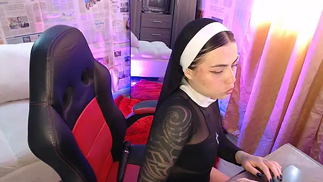 i am nina  online show from 10/21/25, 07:36