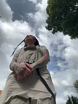 i am nina  online show from 10/27/25, 07:51