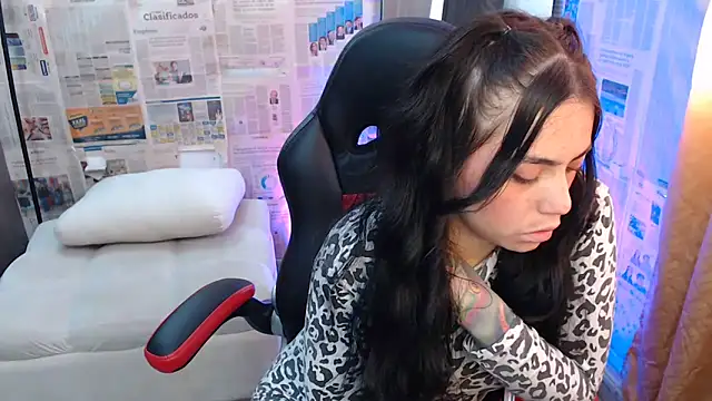 i am nina  online show from 11/13/25, 03:00