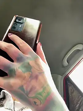 i am nina  online show from 11/28/25, 09:06