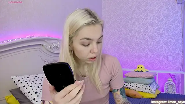 LillyMoure  online show from 02/10/25, 11:45