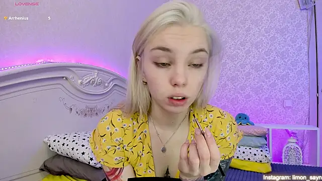 LillyMoure  online show from 02/15/25, 12:15