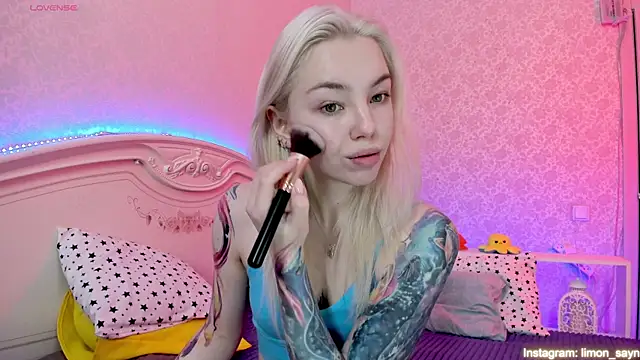 LillyMoure  online show from 02/25/25, 11:44