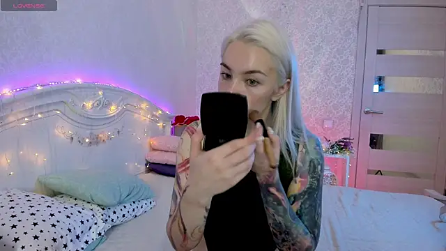 LillyMoure  online show from 09/19/25, 11:38