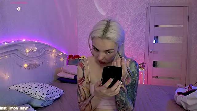 LillyMoure  online show from 10/05/25, 11:35