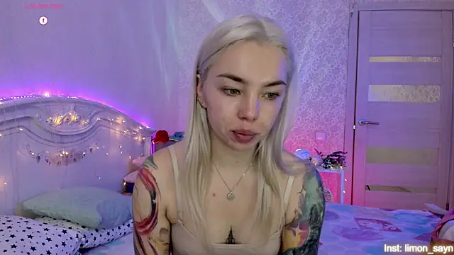 LillyMoure  online show from 10/20/25, 01:06