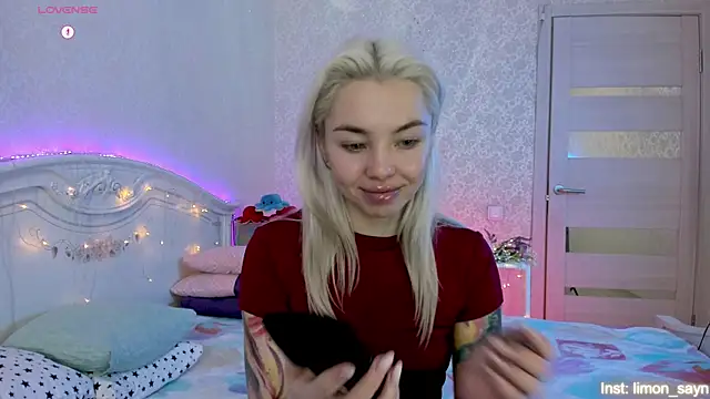 LillyMoure  online show from 10/29/25, 11:17