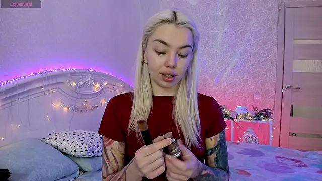 LillyMoure  online show from 11/08/25, 11:25