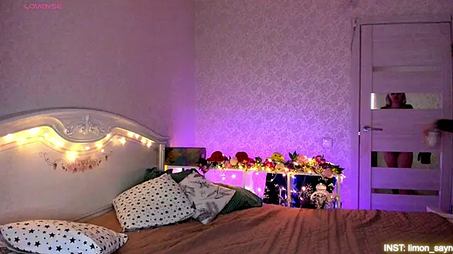 LillyMoure  online show from 05/04/26, 11:56