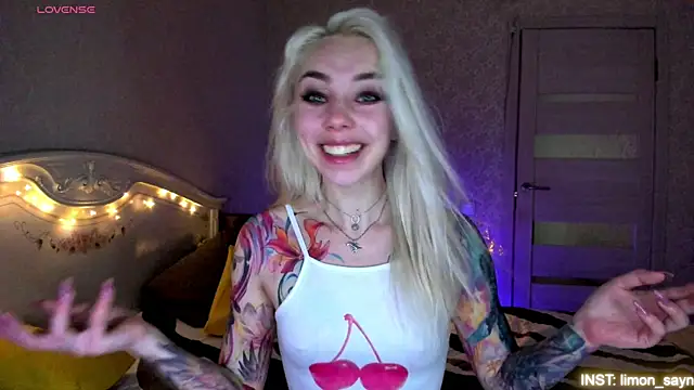 LillyMoure  online show from 06/20/26, 11:07