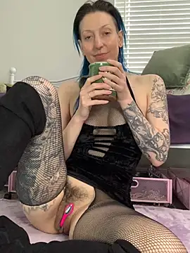 MissCumberdale online show from 11/25/25, 06:41