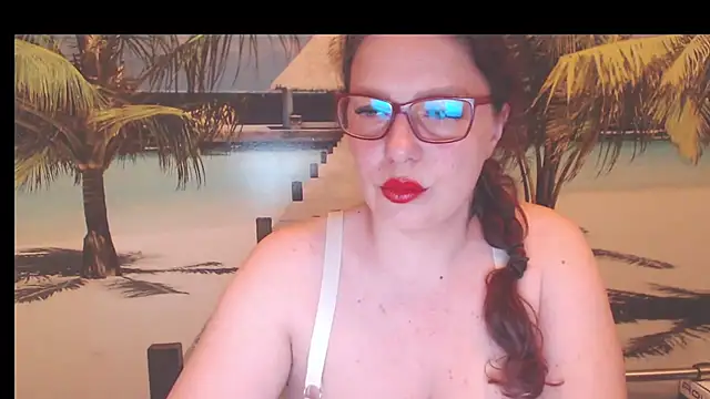 Snapshot of Queen__Natasha chatting on 06/17/26, 09:05 Queen Natasha online show from 06/17/26, 09:05