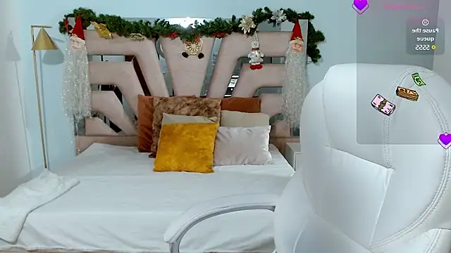 Snapshot of sophia_hadid chatting on 12/17/24, 07:26 sophia hadid online show from 12/17/24, 07:26