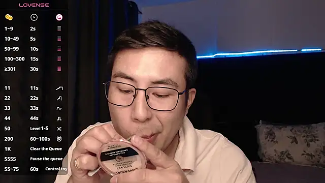 andrewmhilton  online show from 11/16/25, 05:57