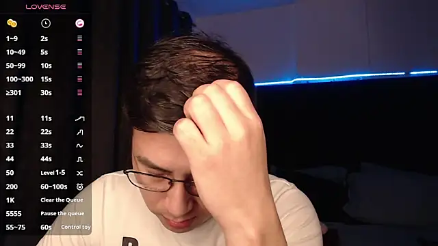 andrewmhilton  online show from 11/22/25, 06:01