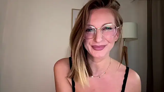 Snapshot of HornyJudith chatting on 12/17/25, 07:14 HornyJudith online show from 12/17/25, 07:14